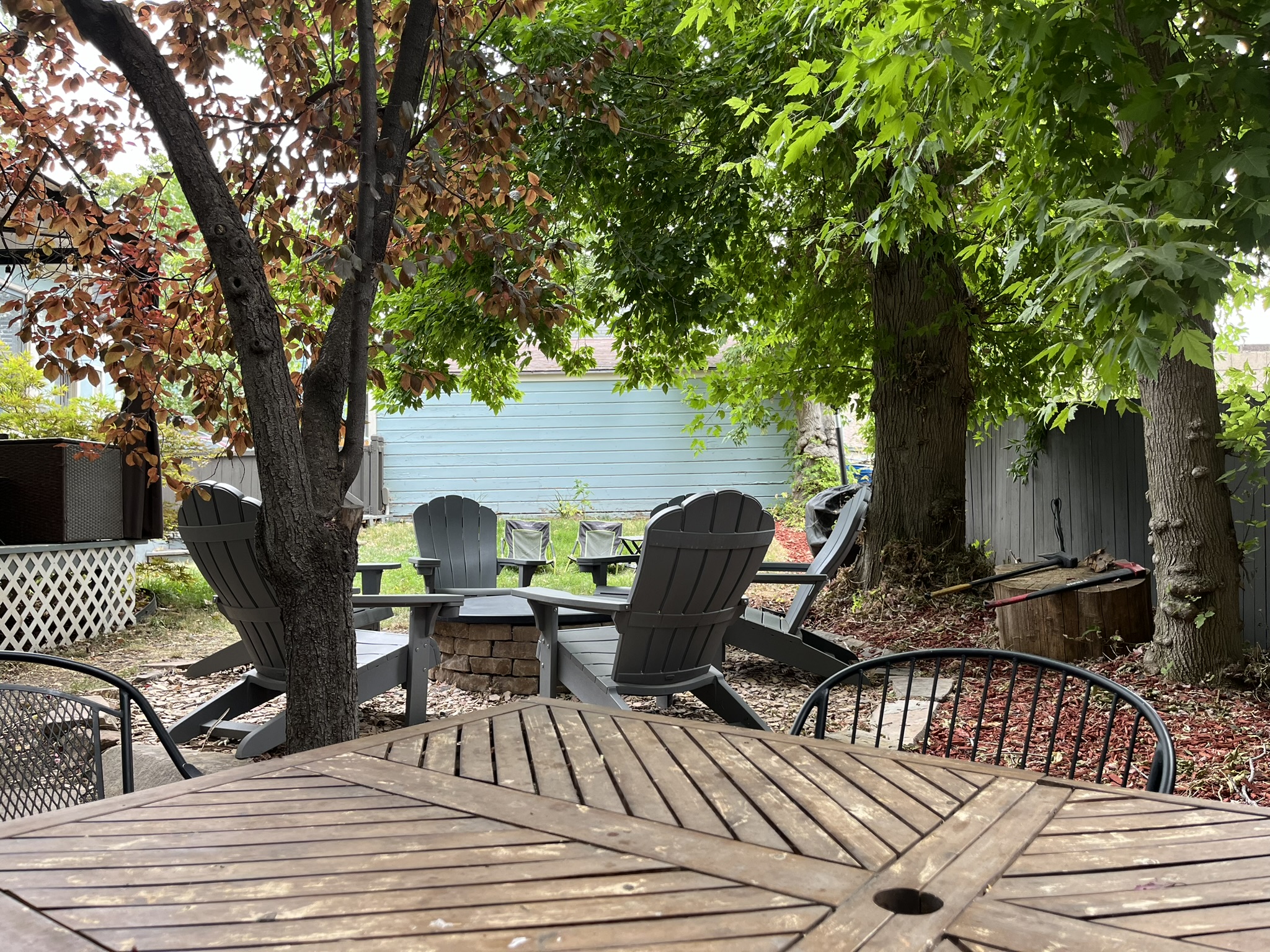 The dining area in the backyard of Blatch's Vegan BBQ