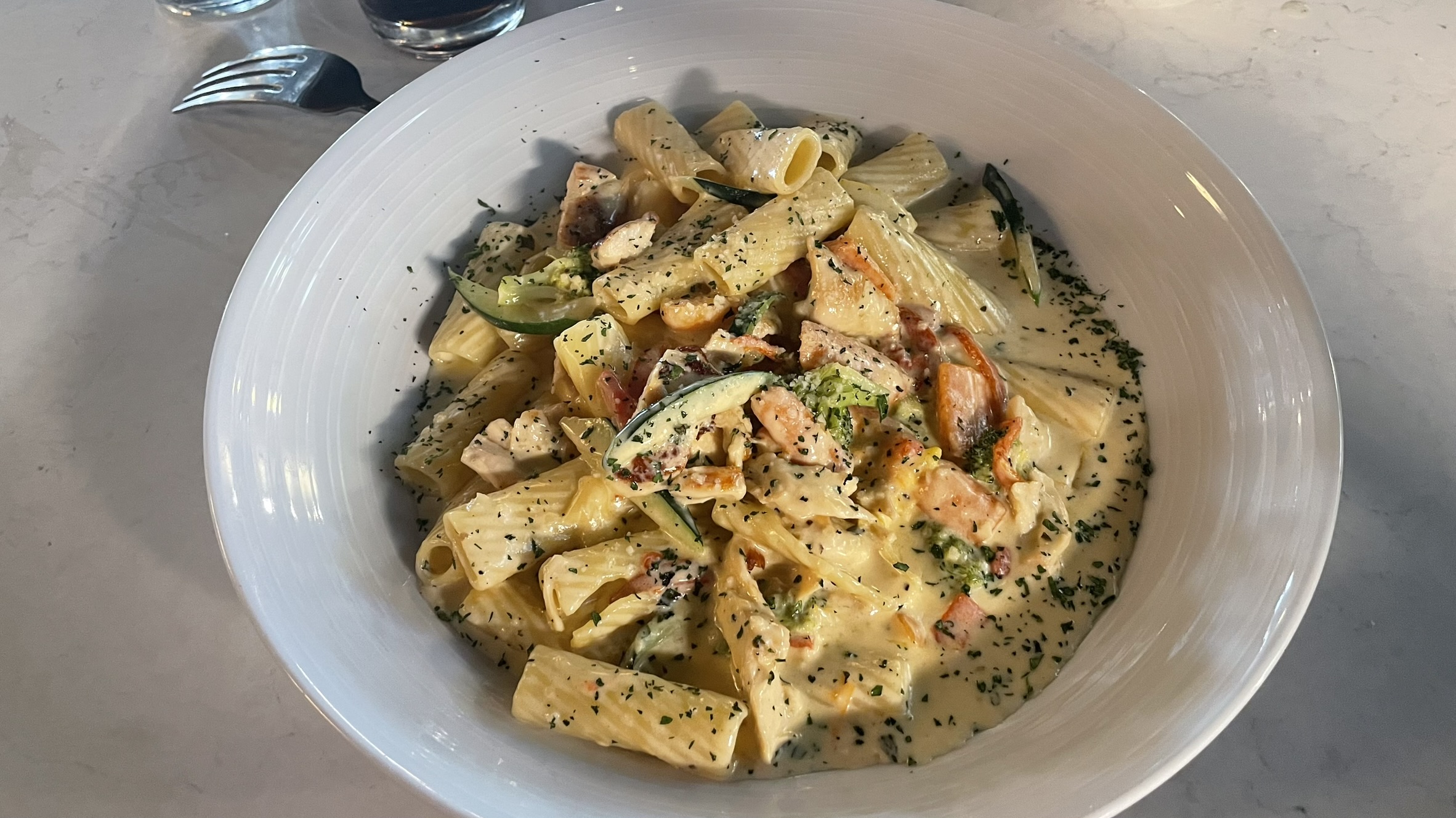 Primavera: Zucchini, squash, broccoli, carrots, and red peppers in alfredo sauce and rigatoni pasta